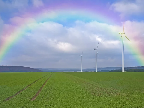 Vind hjul med rianbow — Stockfoto