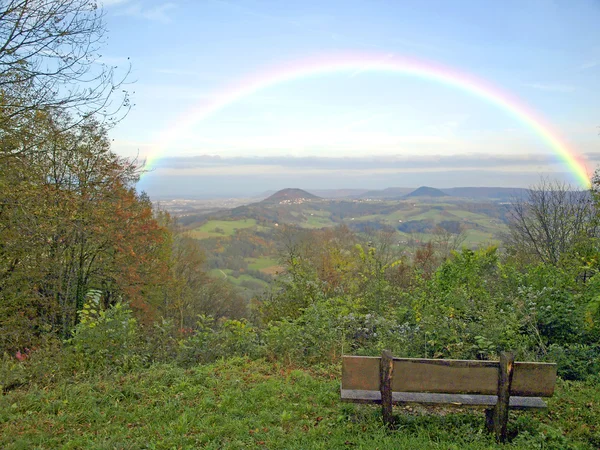 Panoramisch uitzicht in Duitsland met regenboog — Stockfoto