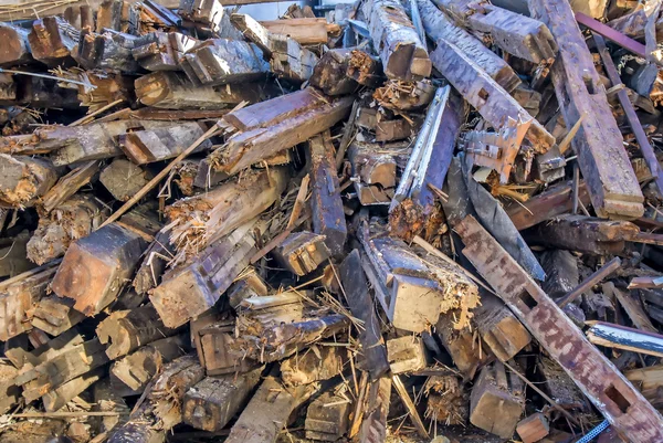 Madera vieja de una zona de demolición — Foto de Stock