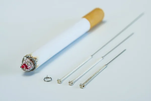 Acupuncture to stop smoking — Stock Photo, Image