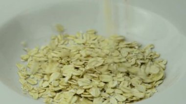 Sütlü yulaf gevreği