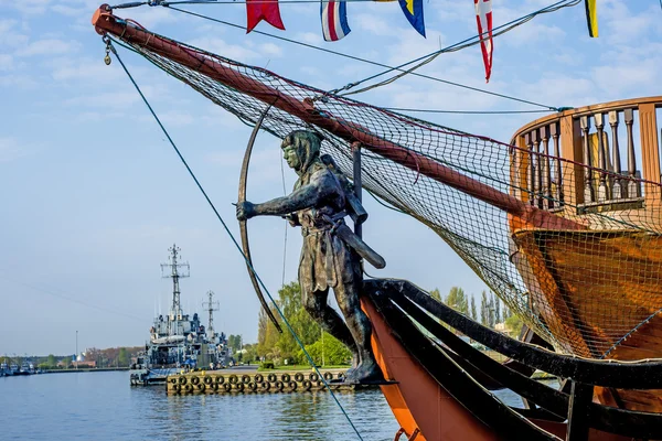 Swinoujscie port, Poland, figurehead with military ships — стоковое фото