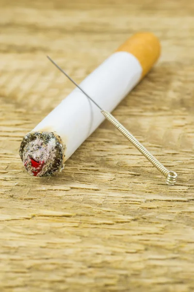 Acupuncture to stop smoking — Stock Photo, Image