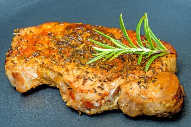 gevrek kavrulmuş domuz pirzolası 