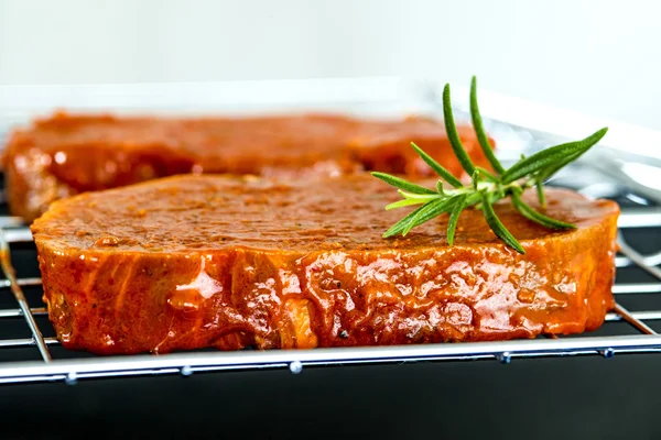 Carne marinada para churrasco — Fotografia de Stock