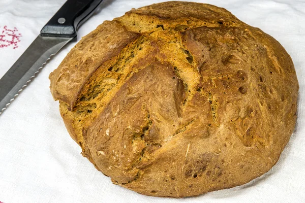 Knuspriges hausgemachtes Brot — Stockfoto