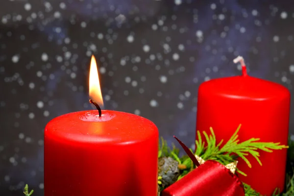 Adventskranz Mit Brennender Kerze — Stockfoto