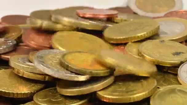 Монеты Евро Падают Тарелку Проигрывателе — стоковое видео