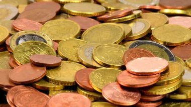 Pikabın üzerinde Euro sikkeleri, yakın plan