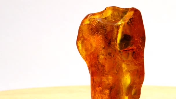 Amber Duży Kawałek Stole Obrotowym — Wideo stockowe
