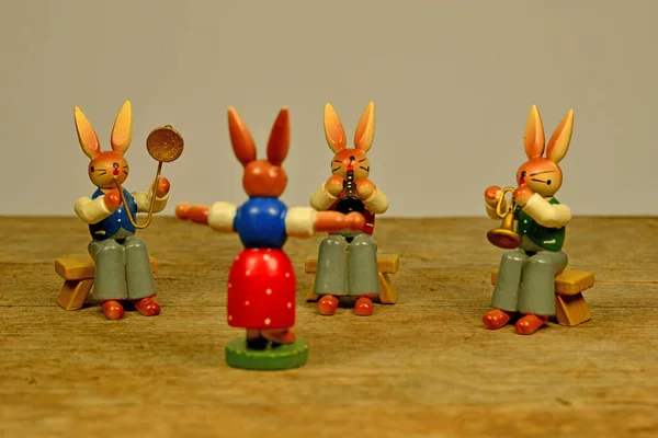 Пасхальные Кролики Играют Концерт — стоковое фото