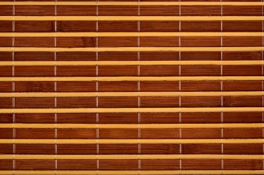 Düz desenli kahverengi bambu hasırı.