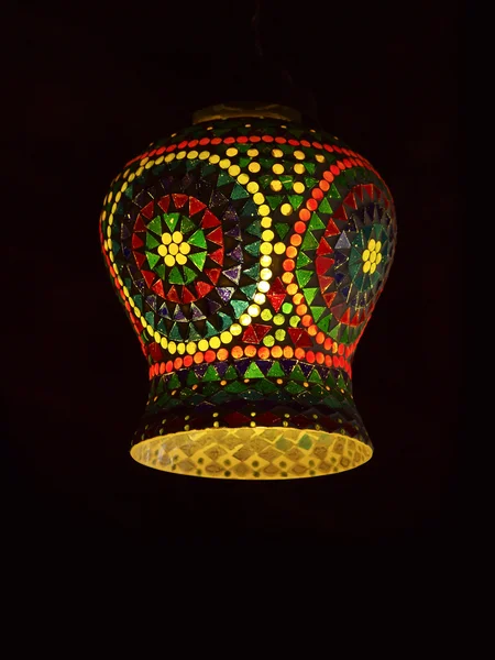 Ingewikkelde Arabische lamp met verlichting — Stockfoto