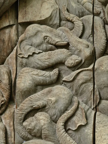 Elefant mönster, wood carving i en thailändsk tempel. — Stockfoto