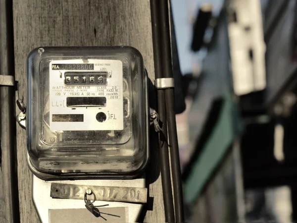 Old electric meter in the old small town. — Stock Photo, Image