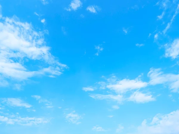 Fresco Com Nuvens Céus Azuis — Fotografia de Stock