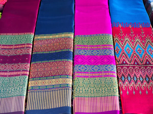 Hmong Kabilesinin Dükkanında Tayland Ipek Elbisesi — Stok fotoğraf