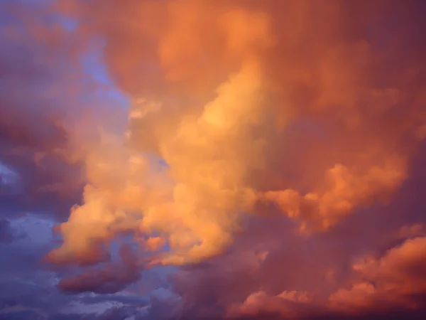 Dramáticas Nubes Tormenta Cielo Puesta Sol Naranja Turbulenta Caliente — Foto de Stock