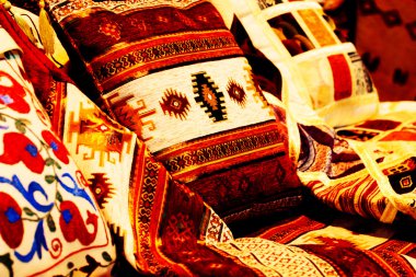 nakışı motifleri ile Türk millî ürünleri.