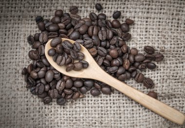 kahve çekirdekleri üzerine çuval bezi