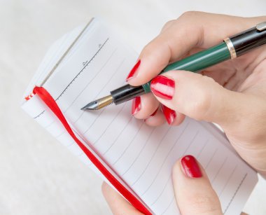 eski tahta üzerinde yumurta