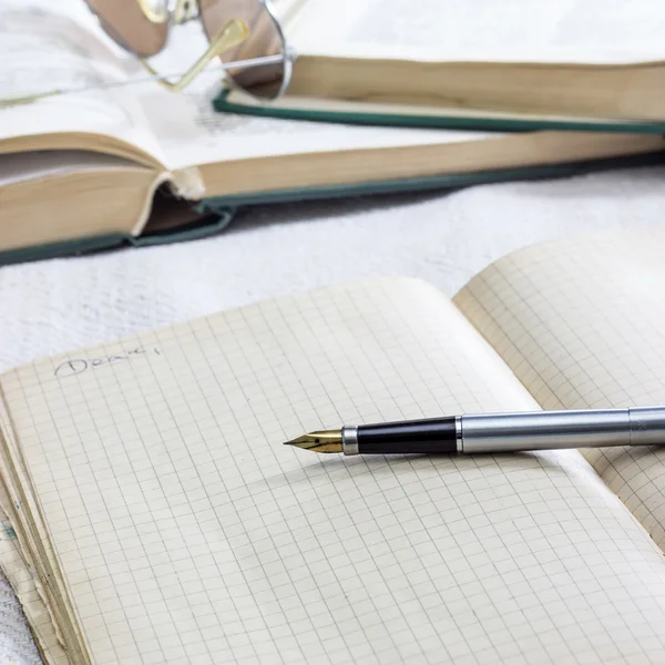 Libros en la mesa — Foto de Stock