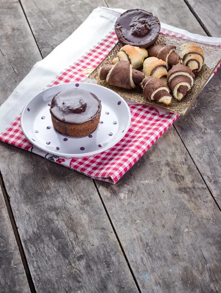 Deliciosos muffins de chocolate decorados — Fotografia de Stock