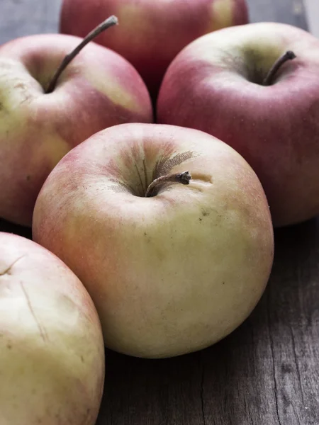 Apples on a wooden table. — Stock Photo, Image