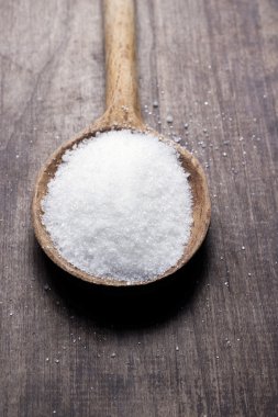 bir tahta kaşık şeker