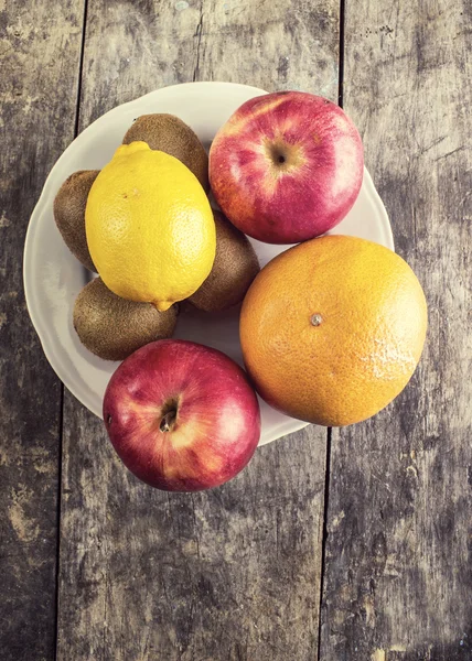 Frutas na mesa — Fotografia de Stock