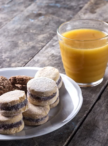 Cookies på plattan — Stockfoto