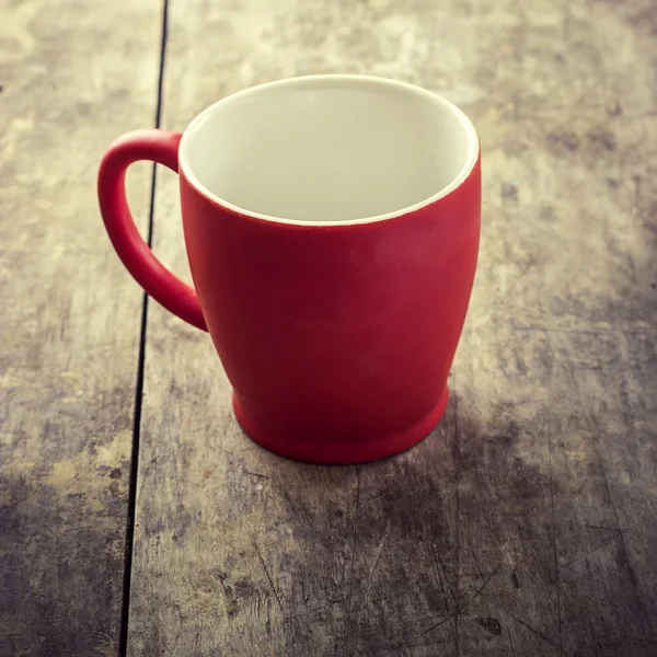 Taza de café rojo viejo vacío —  Fotos de Stock