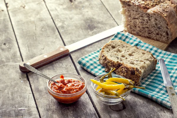 Chutney and chillies — Stock Photo, Image