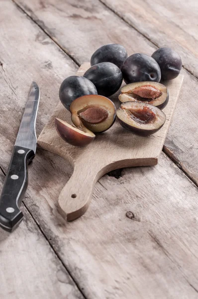 Rijp pruimen voor een plum cake — Stockfoto