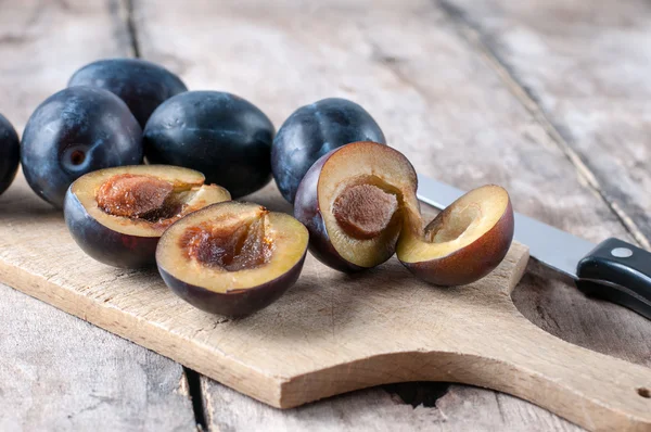 Ripe plums for a plum cake — Stock Photo, Image