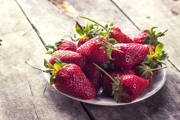 Fresas sobre la mesa — Foto de Stock