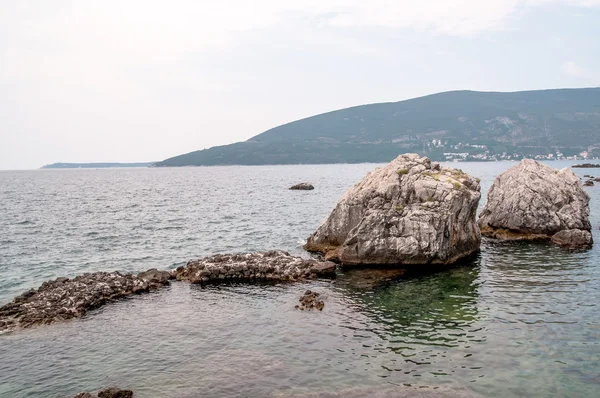 Rochers dans la mer — Photo