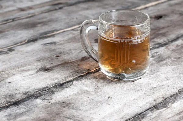 Зелений чай в скляній чашці — стокове фото