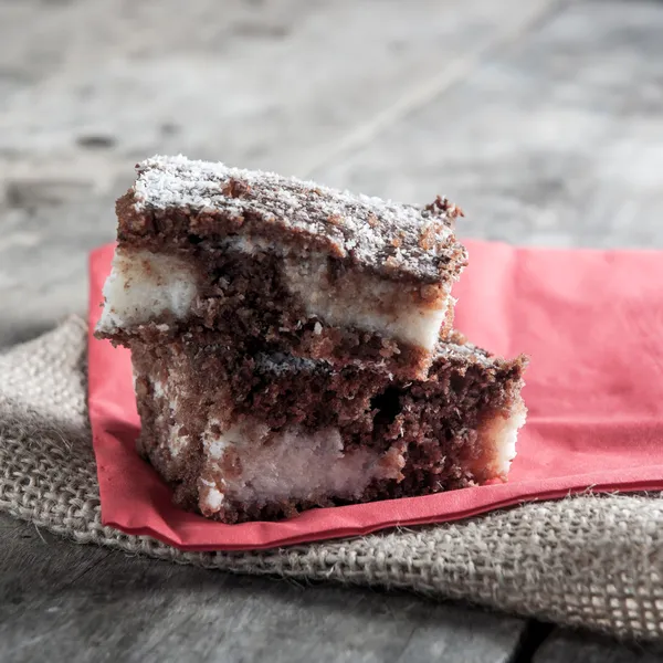 Pastel con chocolate y coco —  Fotos de Stock