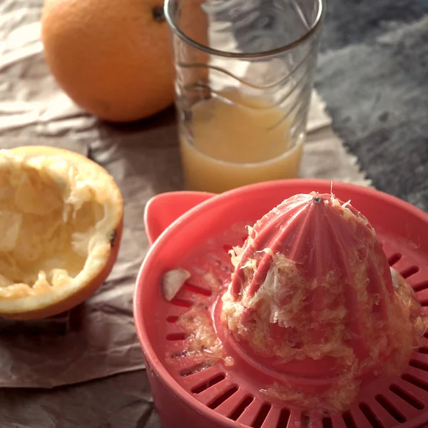 Herstellung von Orangensaft — Stockfoto