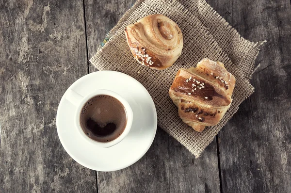 Cup of coffee and croissants — Stock Photo, Image