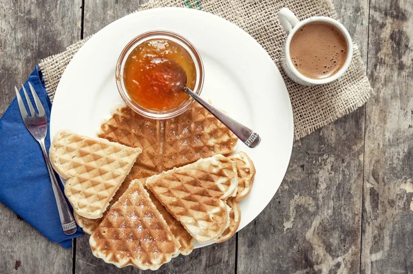 Pequeno-almoço com waffles — Fotografia de Stock