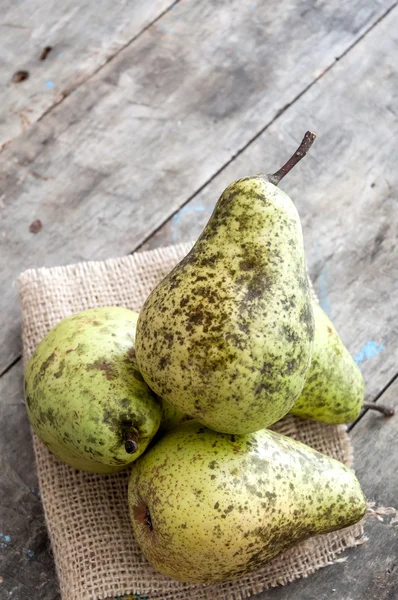 Pears on old wooden table — Stock Photo, Image
