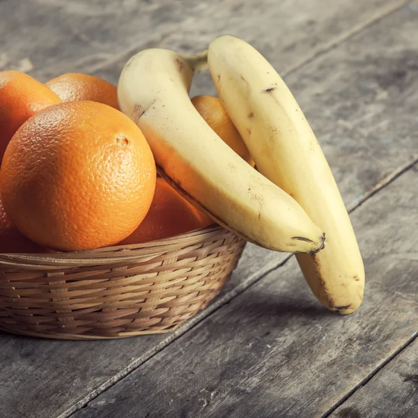 Cesta de frutas — Fotografia de Stock