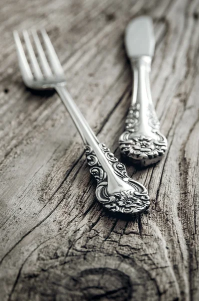 Cubiertos viejos en mesa de madera —  Fotos de Stock