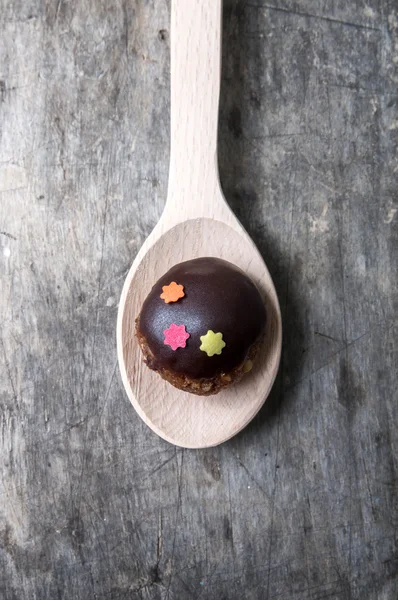 Schokoladenkugel im Kochlöffel — Stockfoto