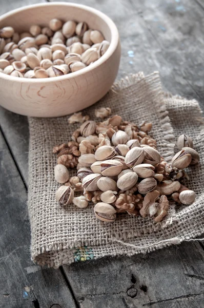 Dried Pistachio Nuts In A Wooden Bowl — Stock Photo, Image