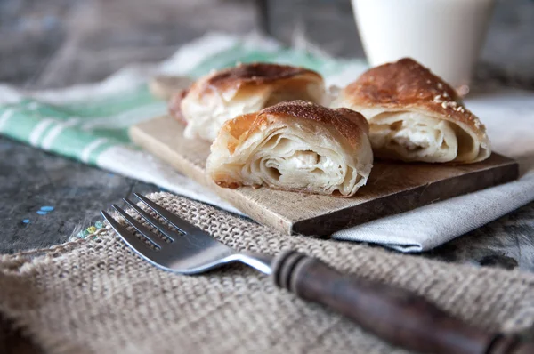 Torta de queijo na mesa — Fotografia de Stock