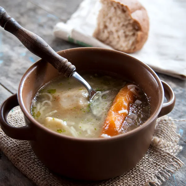 Soupe de poulet maison — Photo