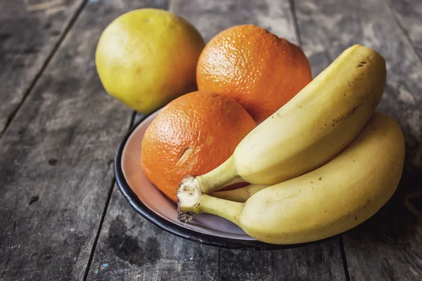 Fruits sur la table — Photo